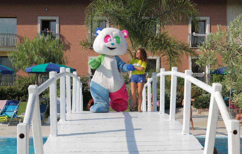 animazione-bambini-mini-club-corte-dei-greci-1024x652