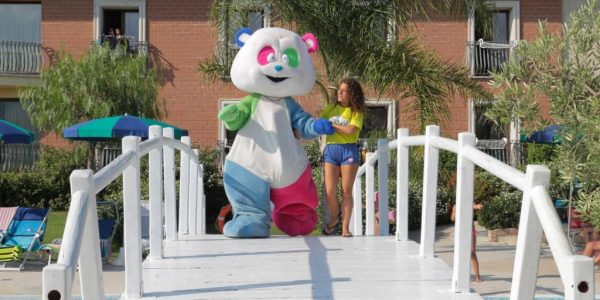 animazione-bambini-mini-club-corte-dei-greci-1024x652